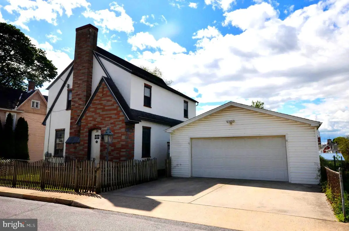 38 Cottage St, Waynesboro, PA 17268 - #1