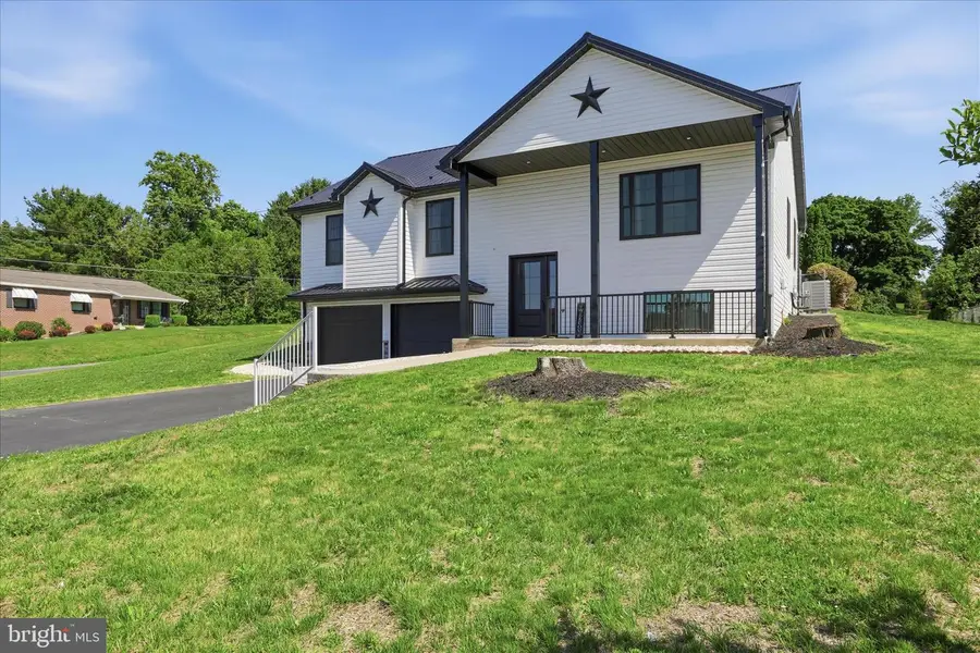15 Canterbury Dr, Chambersburg, PA 17201 - #3