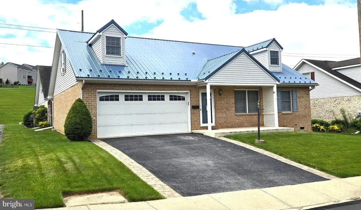 610 W Third St, Waynesboro, PA 17268 - #1