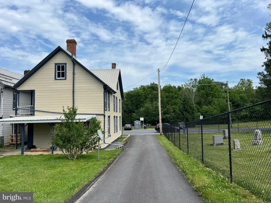323 Hood St, Chambersburg, PA 17202 - #3