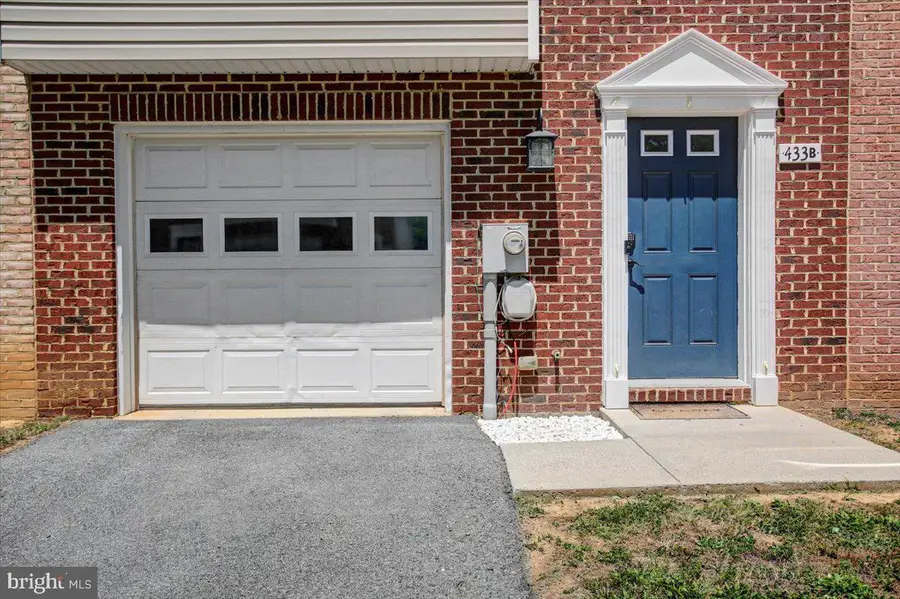 433 W Baltimore St #b, Greencastle, PA 17225 - #3