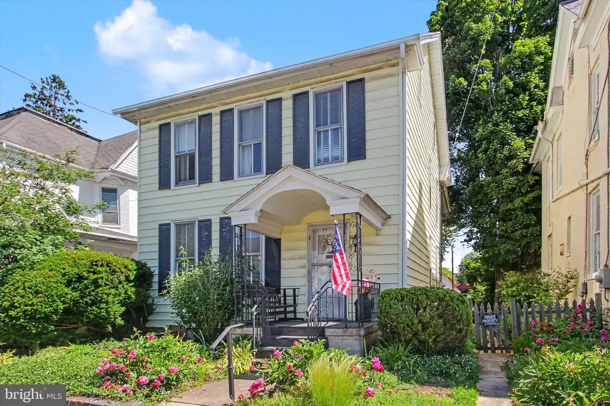 215 W Second St, Waynesboro, PA 17268 - #1