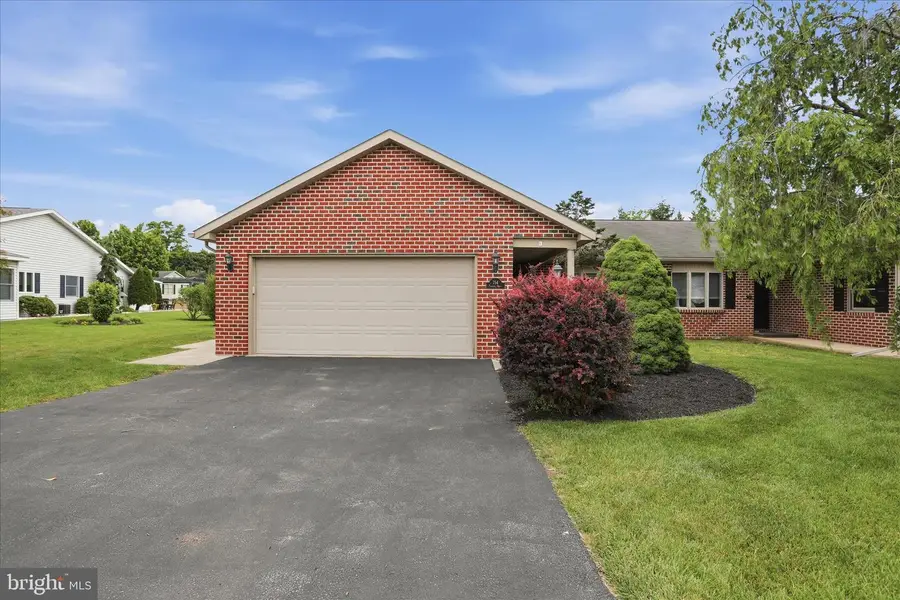 254 Phoenix Dr, Chambersburg, PA 17201 - #2