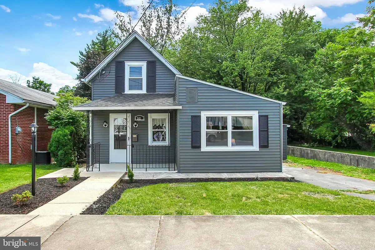 202 W Fifth St, Waynesboro, PA 17268 - #1