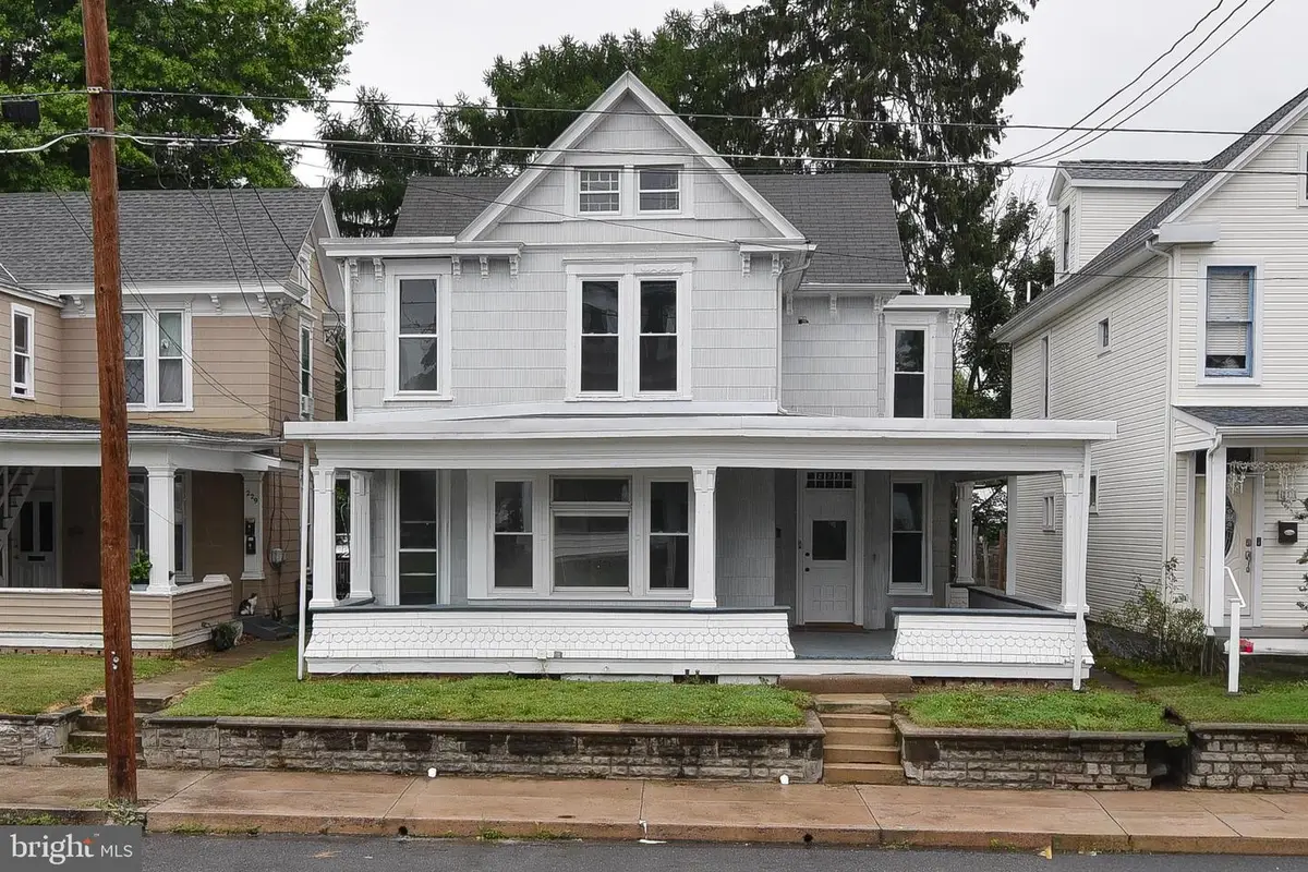 225 W 2nd St, Waynesboro, PA 17268 - #1