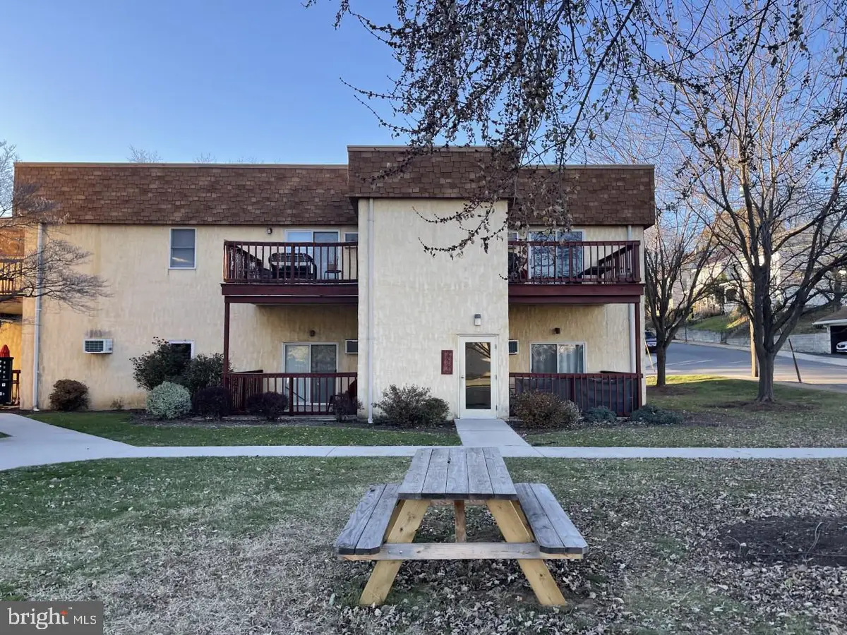 111 Hamilton Ave, Waynesboro, PA 17268 - #1