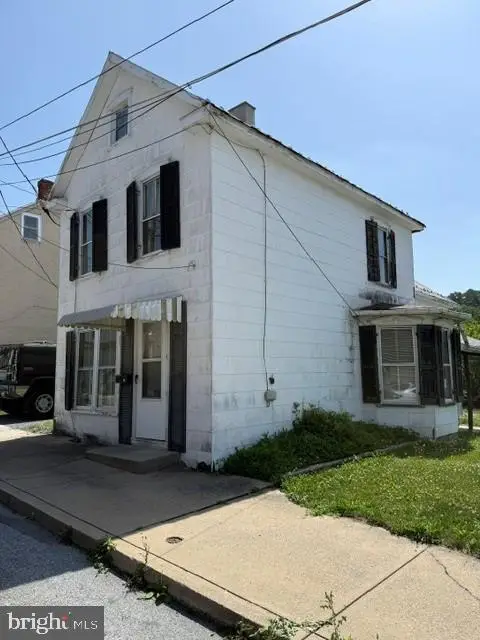 27 Cottage Street, WAYNESBORO, PA 17268