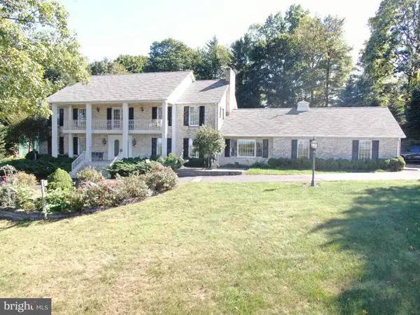 586 Crestwood Drive, CHAMBERSBURG, PA 17202