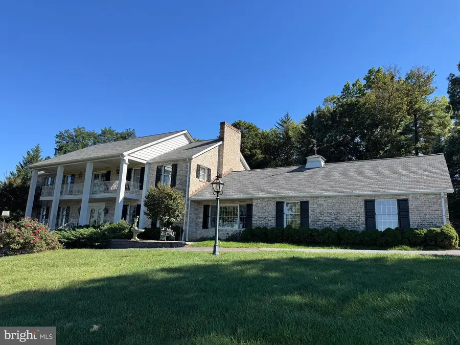 586 Crestwood Drive, Chambersburg, PA 17202 - #2