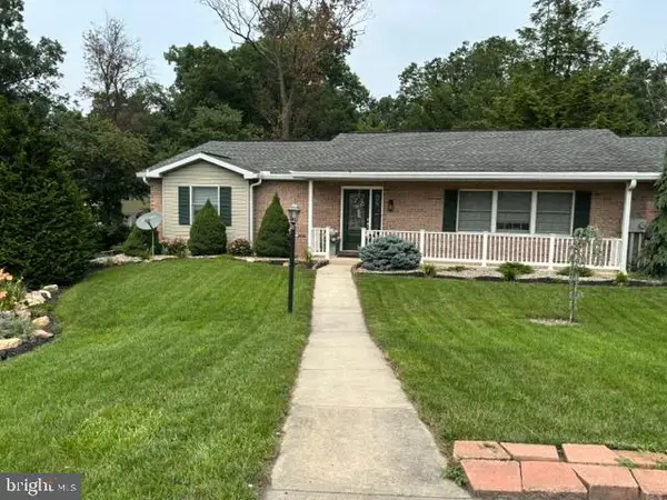 8 Oxford Ct #8, CHAMBERSBURG, PA 17201