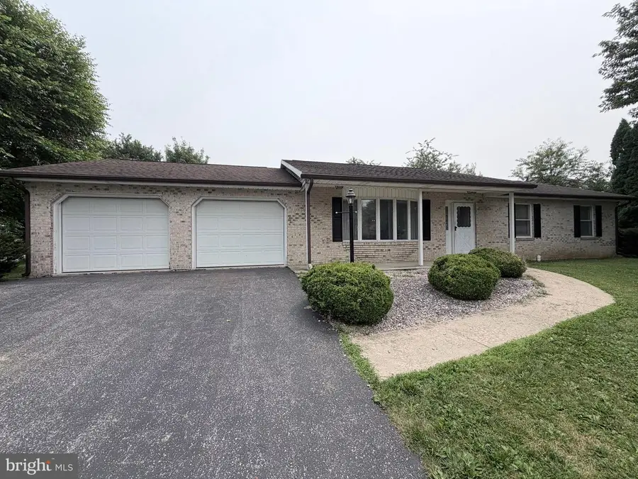 2714 Fillmore Dr, Chambersburg, PA 17201 - #3