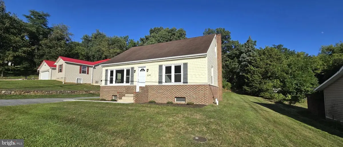 9258 Tomstown Rd, Waynesboro, PA 17268 - #1