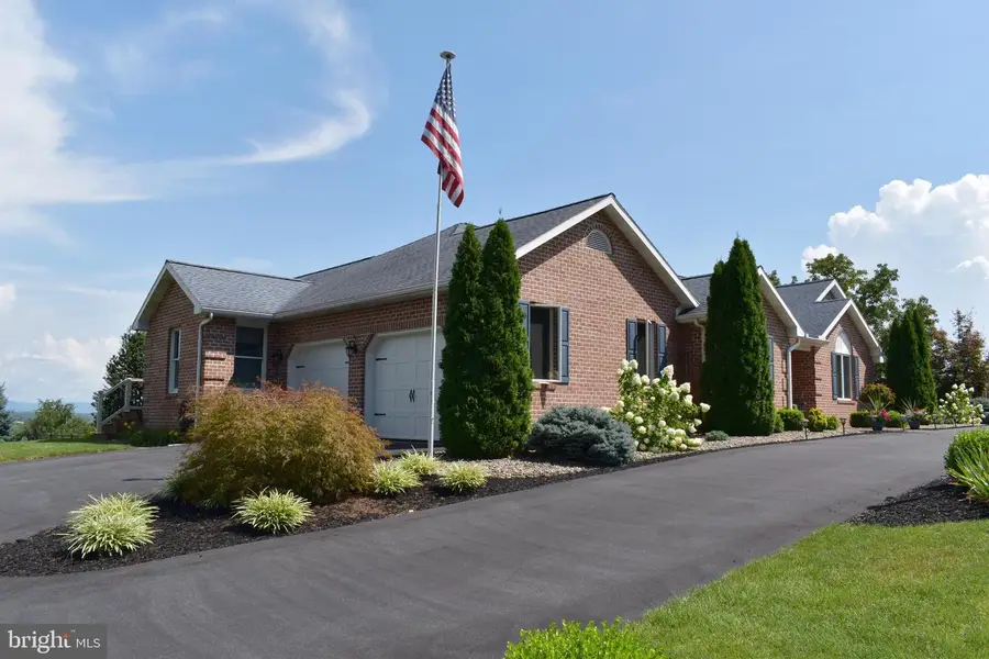1403 Majestic Dr, Chambersburg, PA 17202 - #2