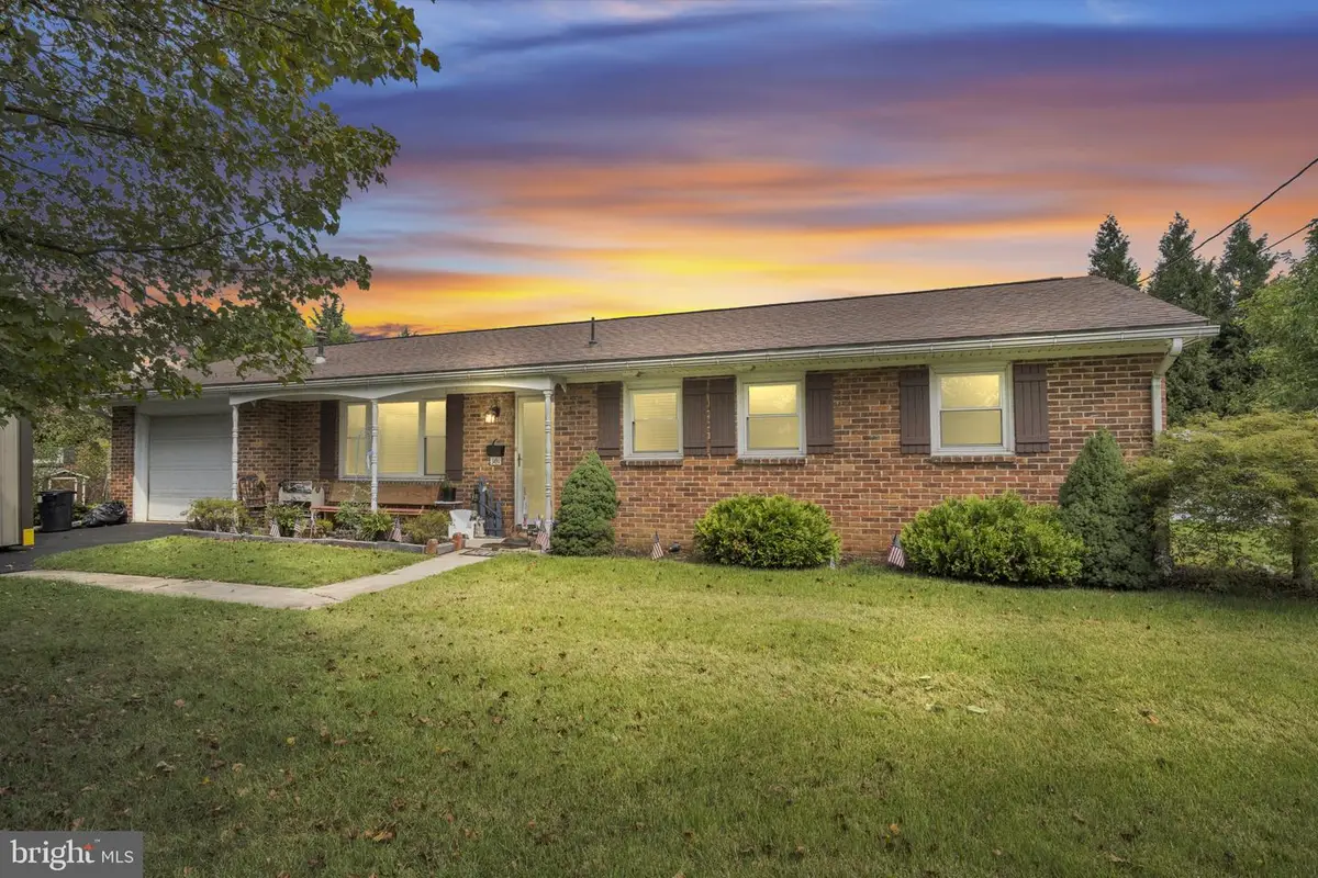 301 Catherine St, Greencastle, PA 17225 - #1