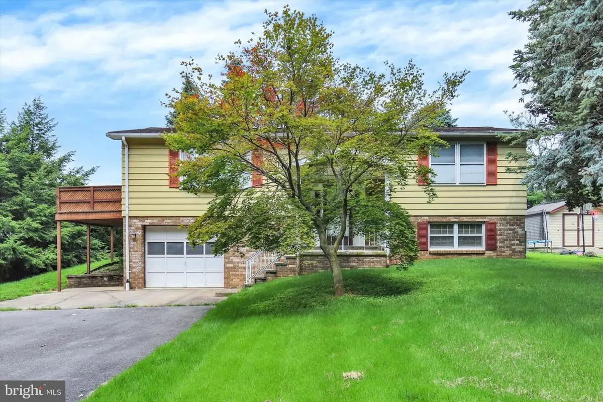399 Garman Dr, Chambersburg, PA 17202 - #1