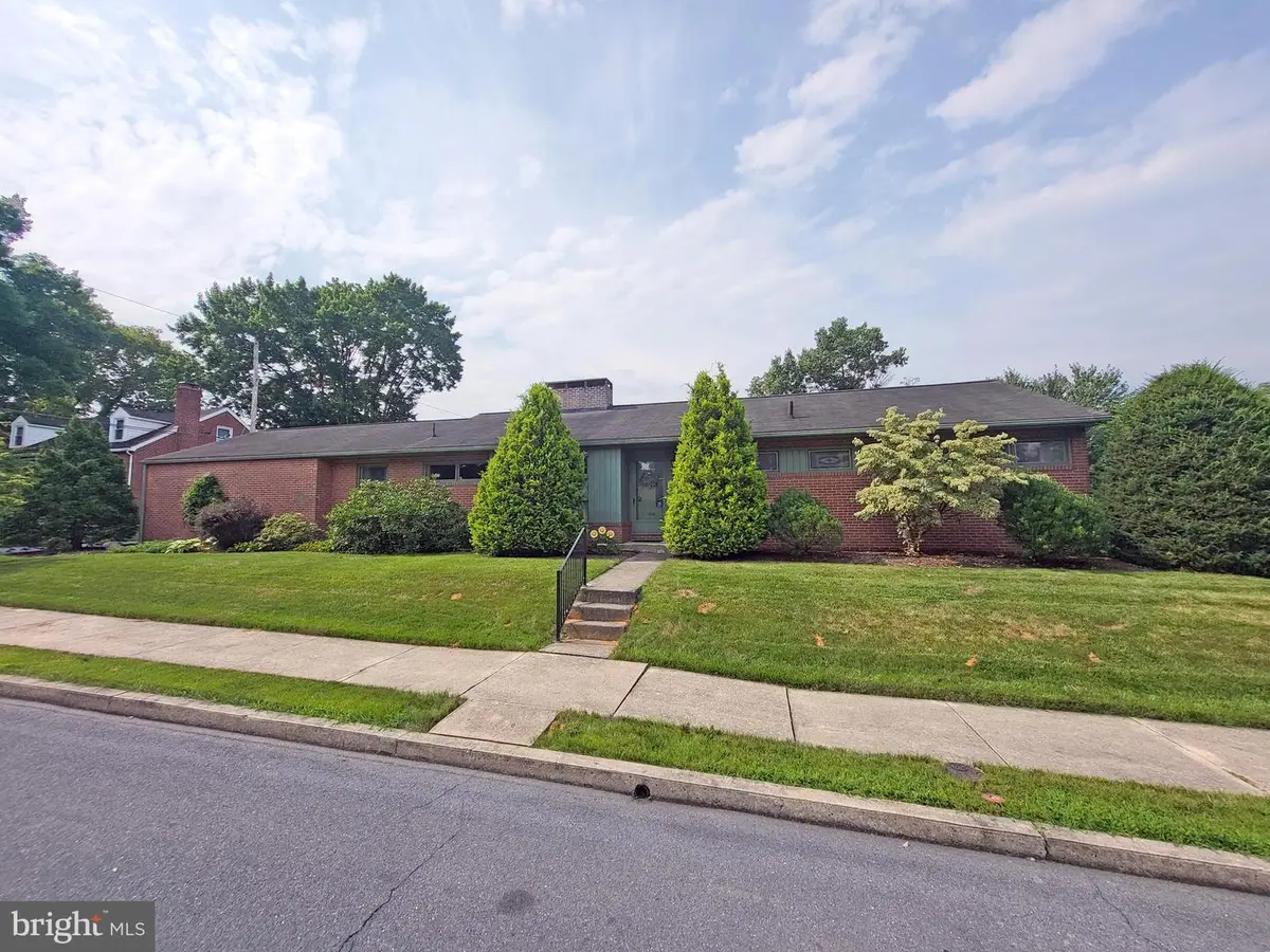 910 Nelson St, Chambersburg, PA 17201 - #1