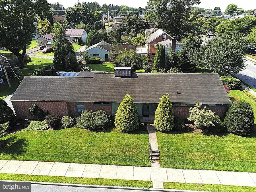 910 Nelson St, Chambersburg, PA 17201 - #2