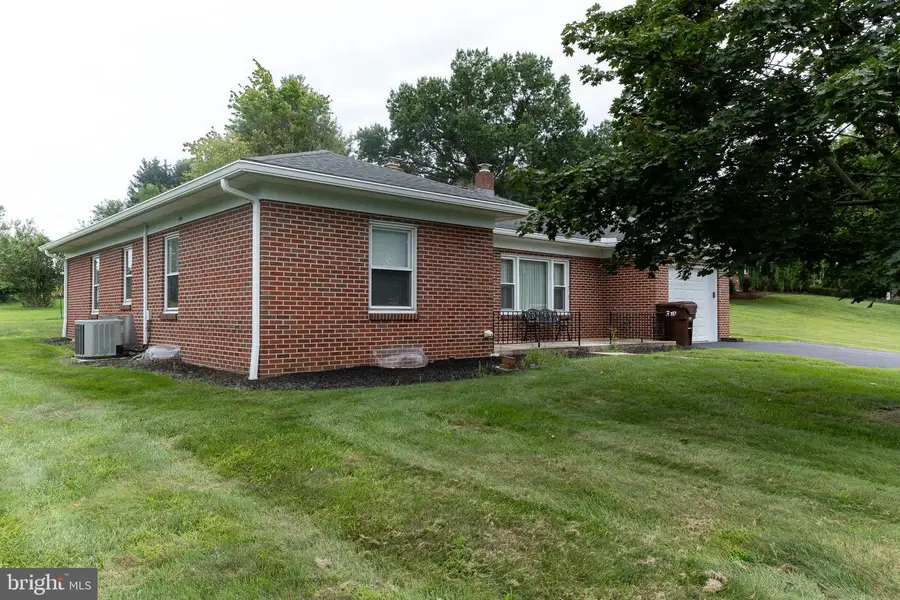 17 Twin Hill Drive, Waynesboro, PA 17268 - #2