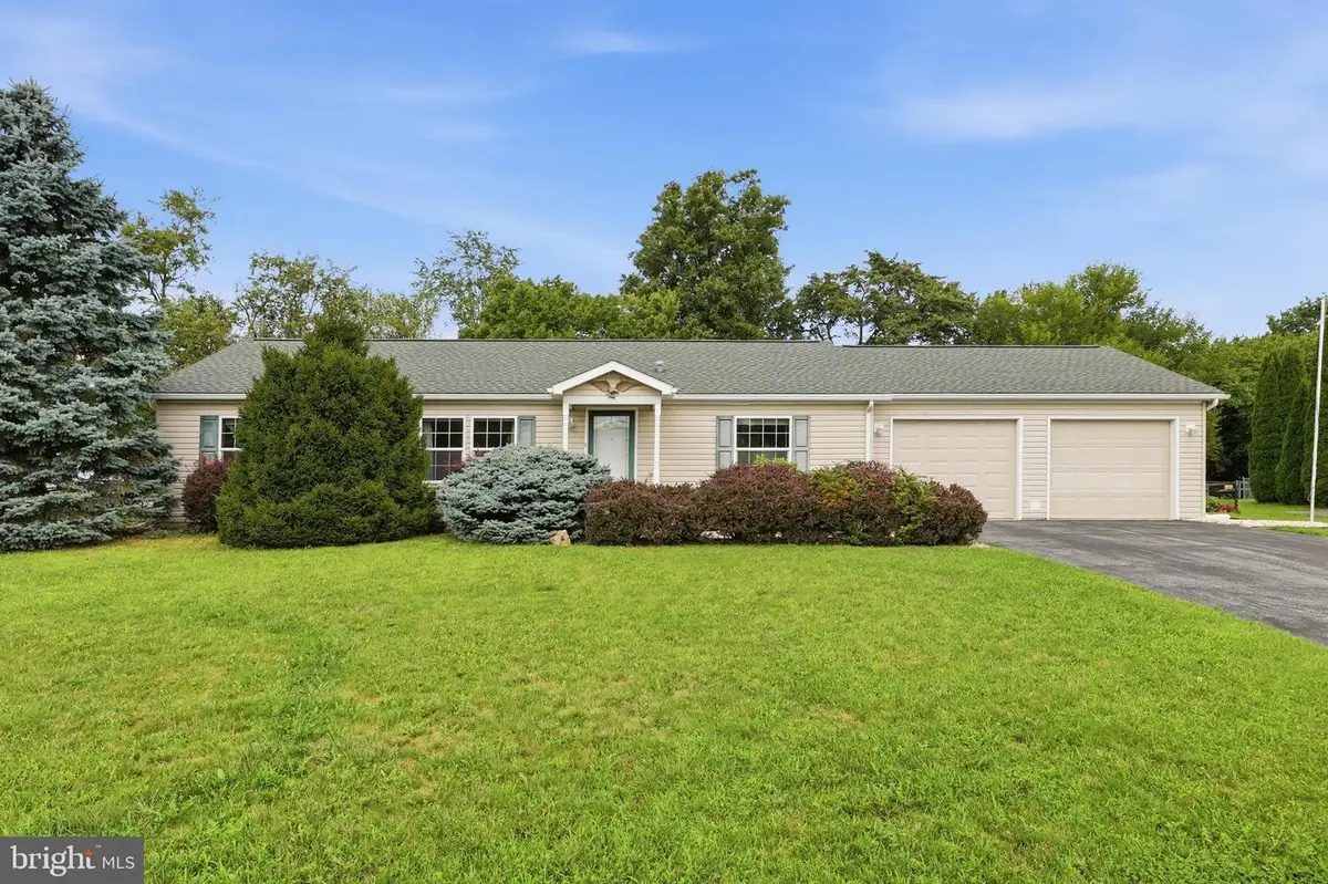 155 Camelot Dr, Chambersburg, PA 17202 - #1