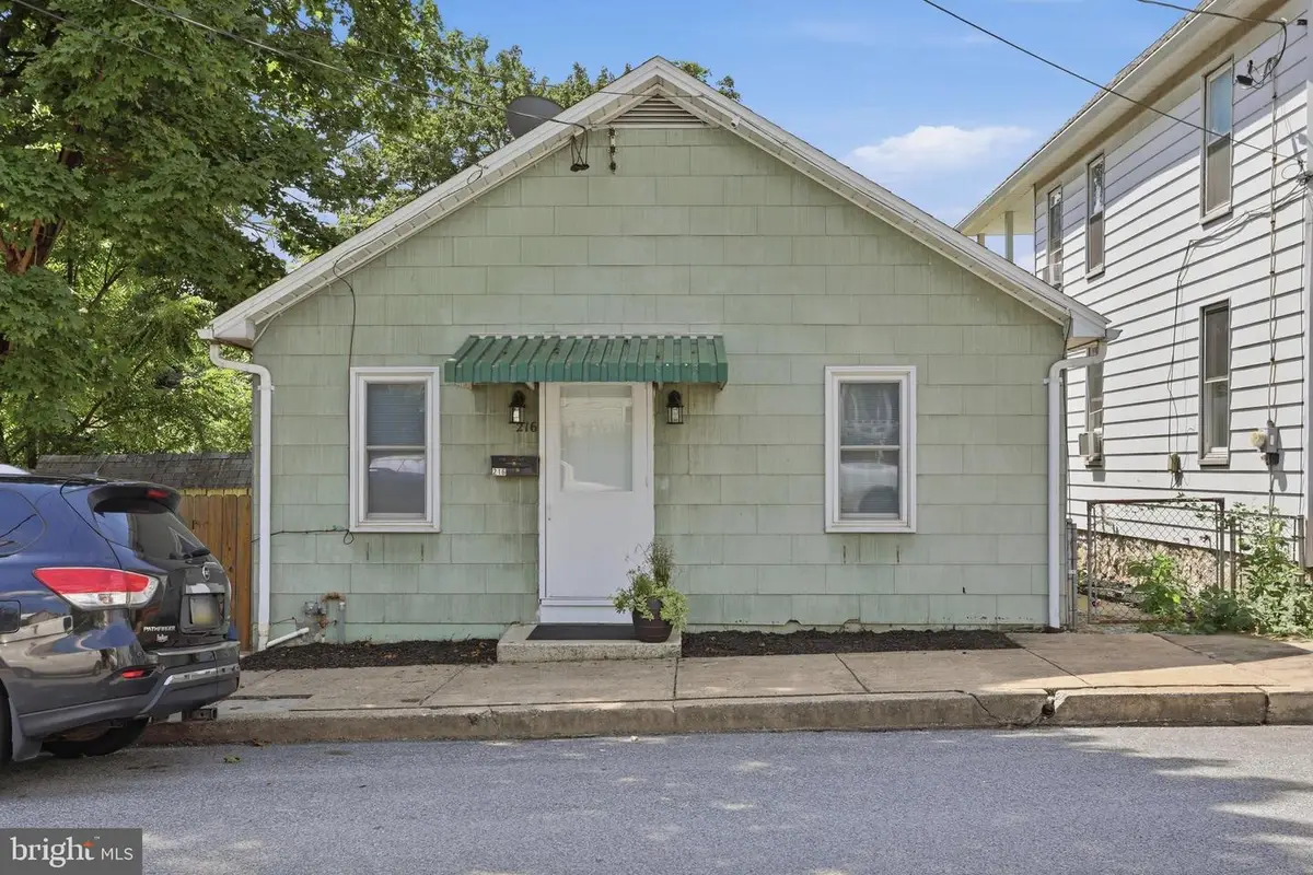 216 High St, Chambersburg, PA 17201 - #1