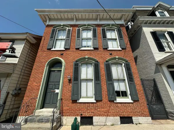 32 E Baltimore Street, GREENCASTLE, PA 17225