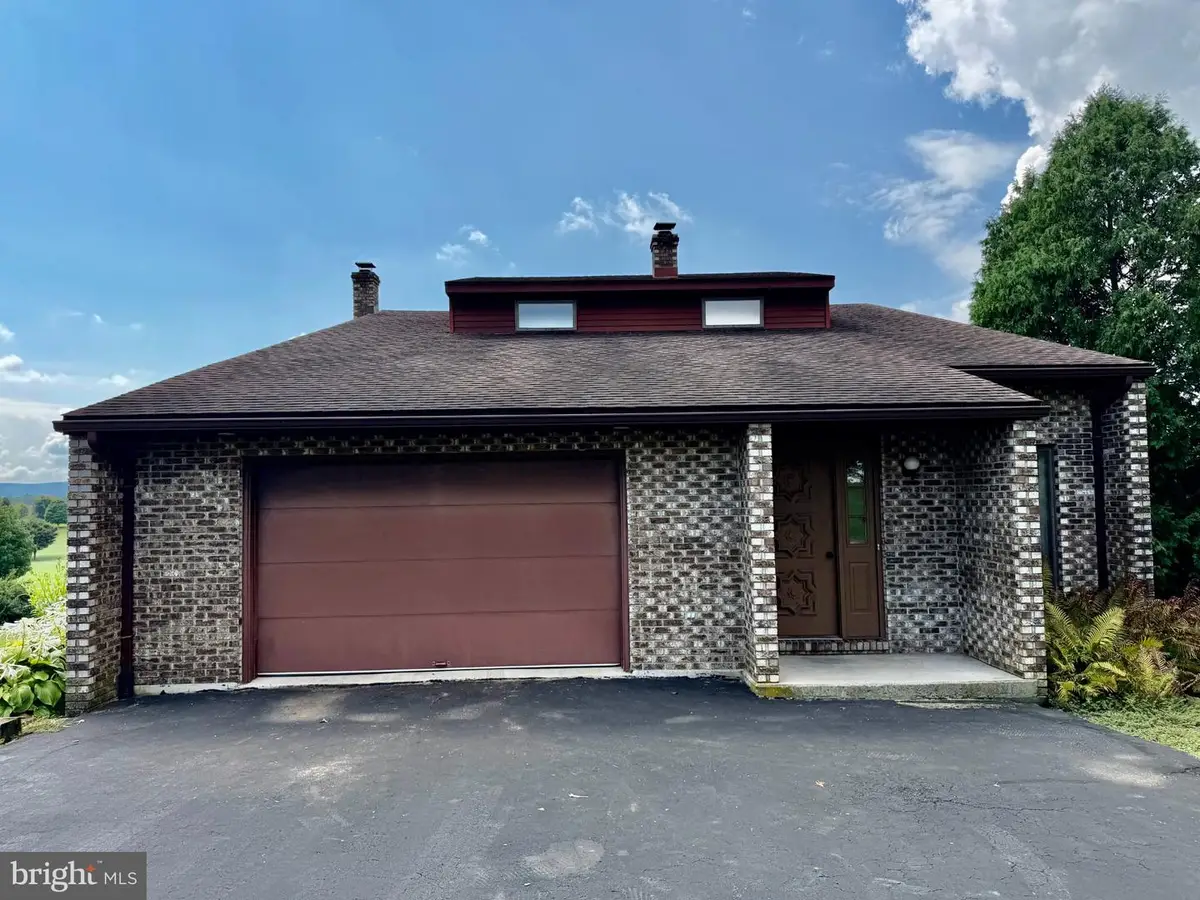 2122 Hillview Dr, Fayetteville, PA 17222 - #1