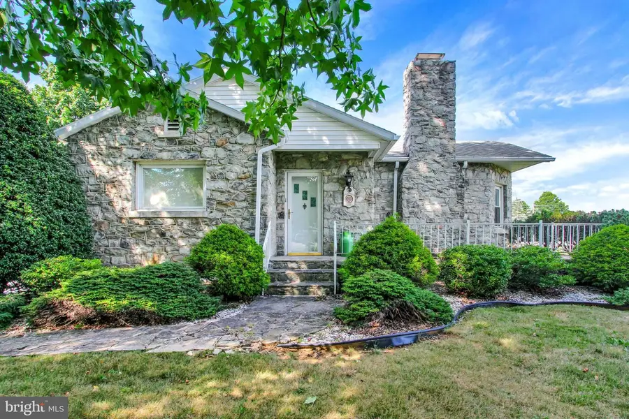 15055 Buchanan Trl E, Blue Ridge Summit, PA 17214 - #2