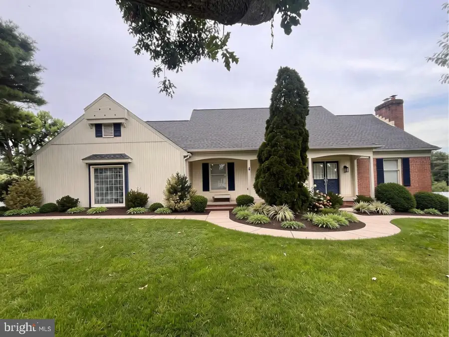 2311 Springfield Dr, Chambersburg, PA 17202 - #2