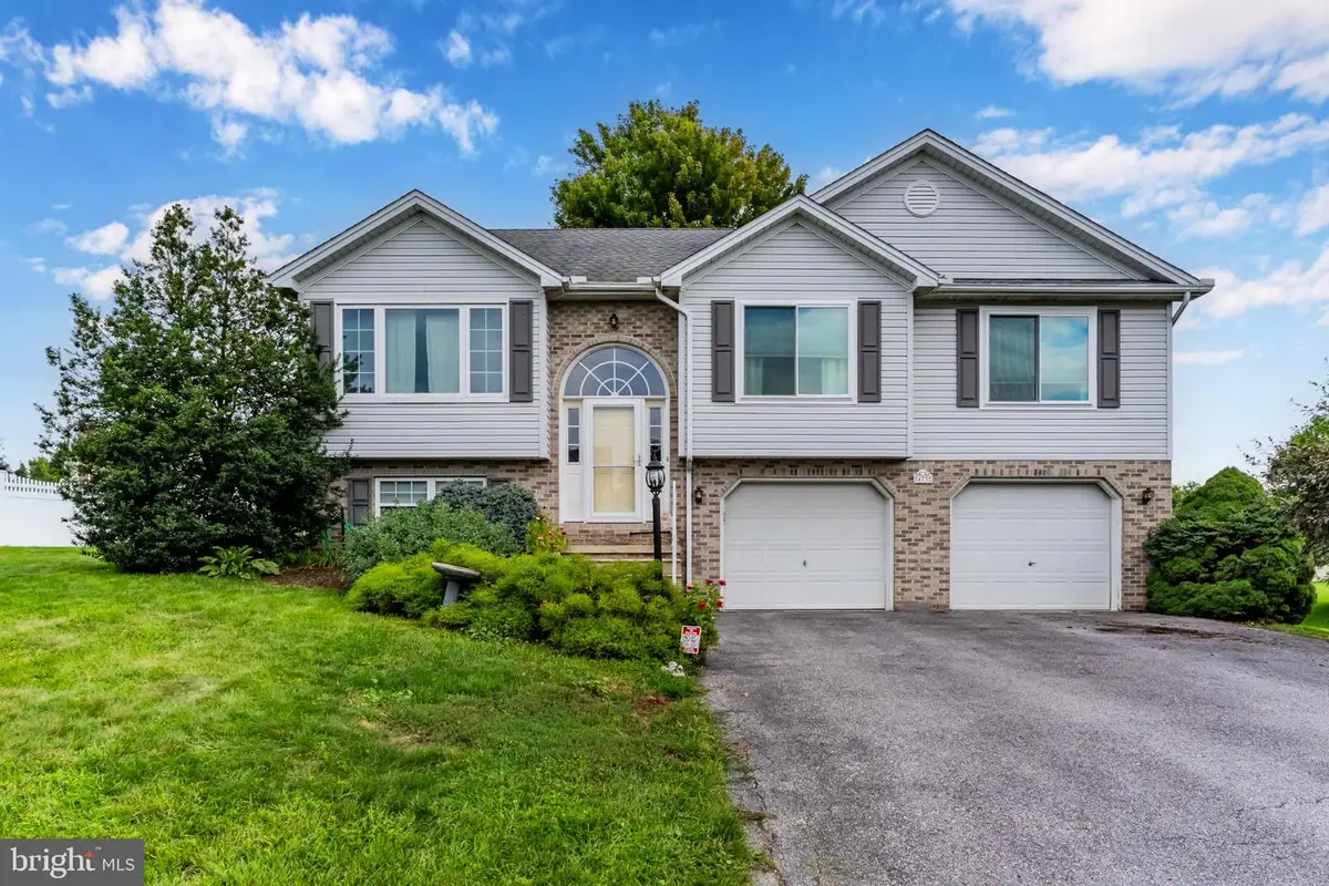 473 Franklin Square Dr, Chambersburg, PA 17201 - #1