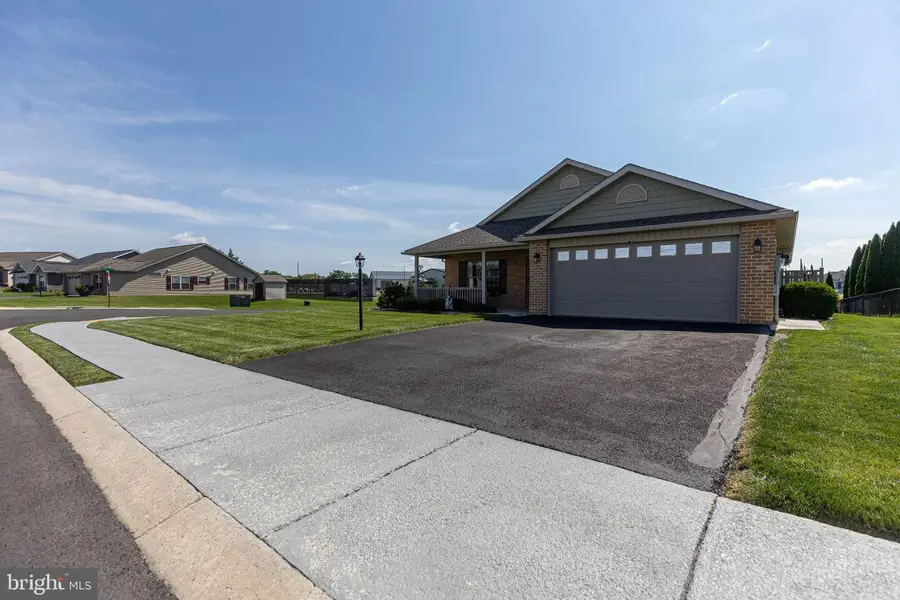 333 Eisenhower Dr, Chambersburg, PA 17201 - #3