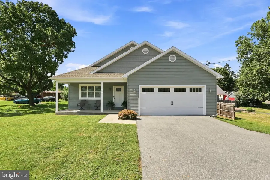 565 Stouffer Ave, Chambersburg, PA 17201 - #3