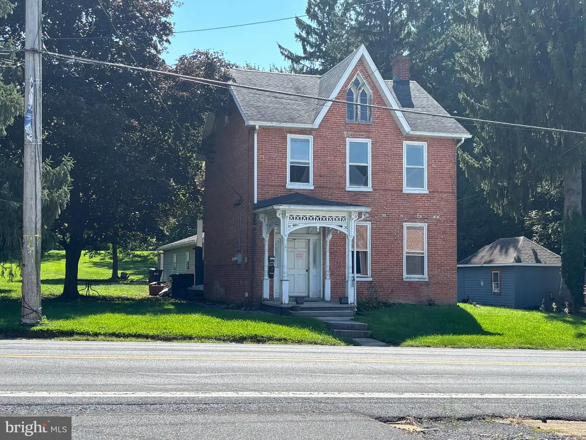 94 W Main St, Fayetteville, PA 17222 - #1