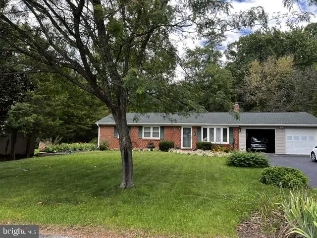 13860 Edgewood Dr, Waynesboro, PA 17268 - #1