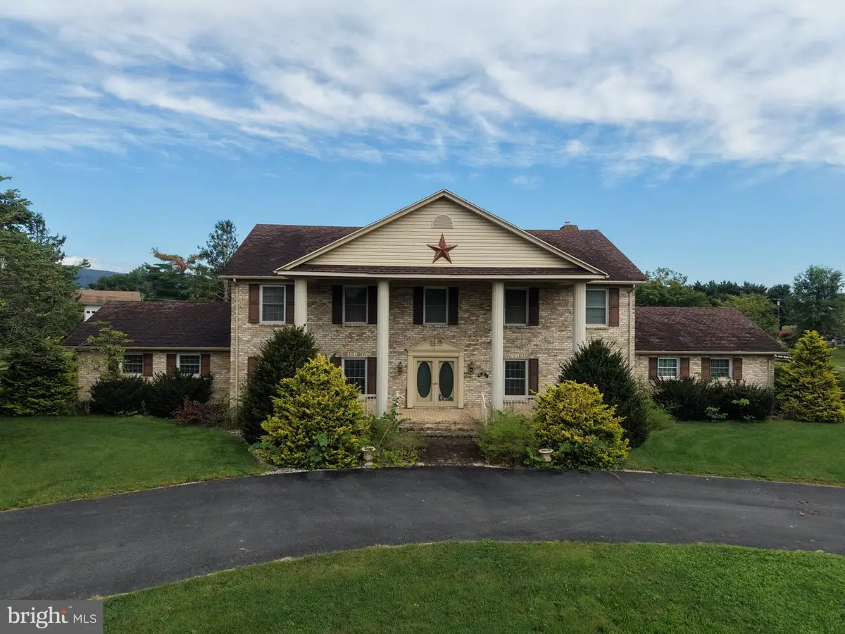 262 Rhondel Dr, Saint Thomas, PA 17252 - #1