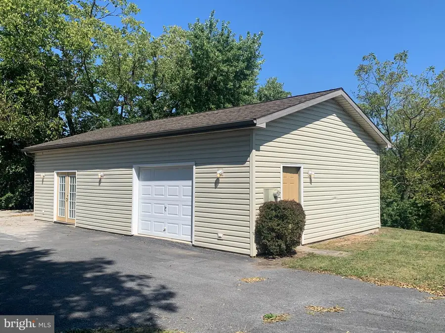 7798 Valley View Ln, Greencastle, PA 17225 - #2
