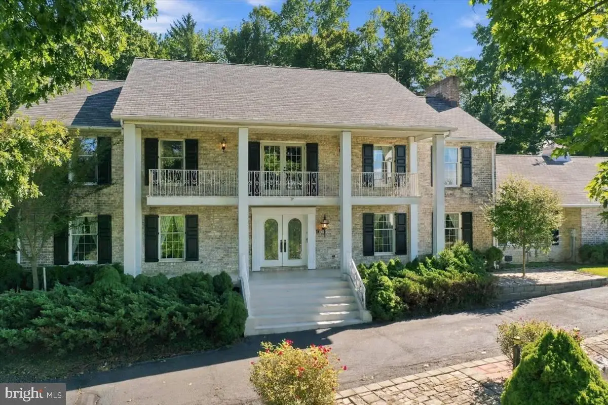 586 Crestwood Dr, Chambersburg, PA 17202 - #1