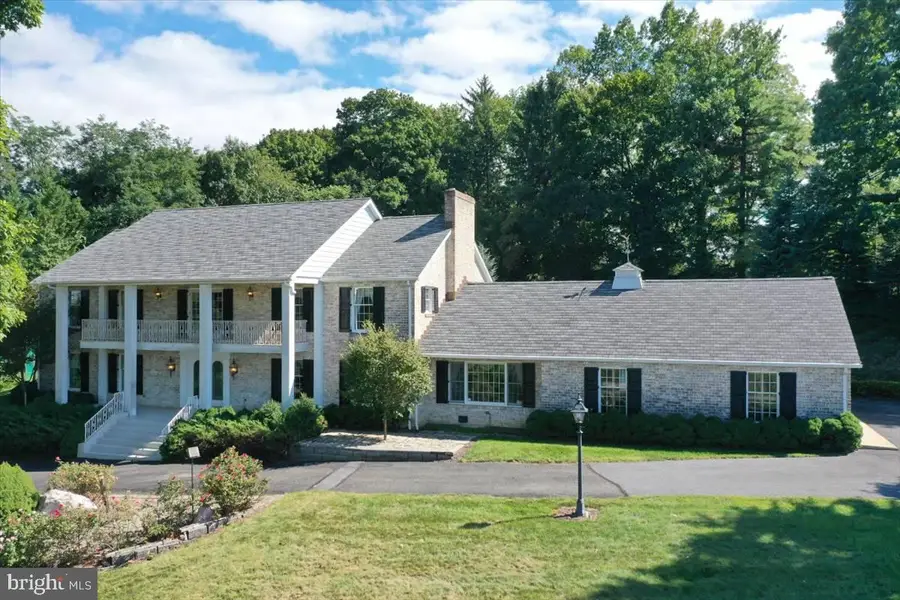 586 Crestwood Dr, Chambersburg, PA 17202 - #3