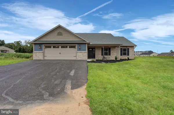 1434 Treeline Dr, CHAMBERSBURG, PA 17202