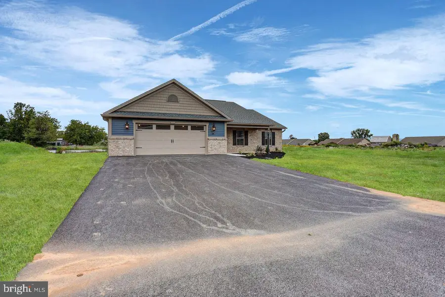 1434 Treeline Dr, Chambersburg, PA 17202 - #2