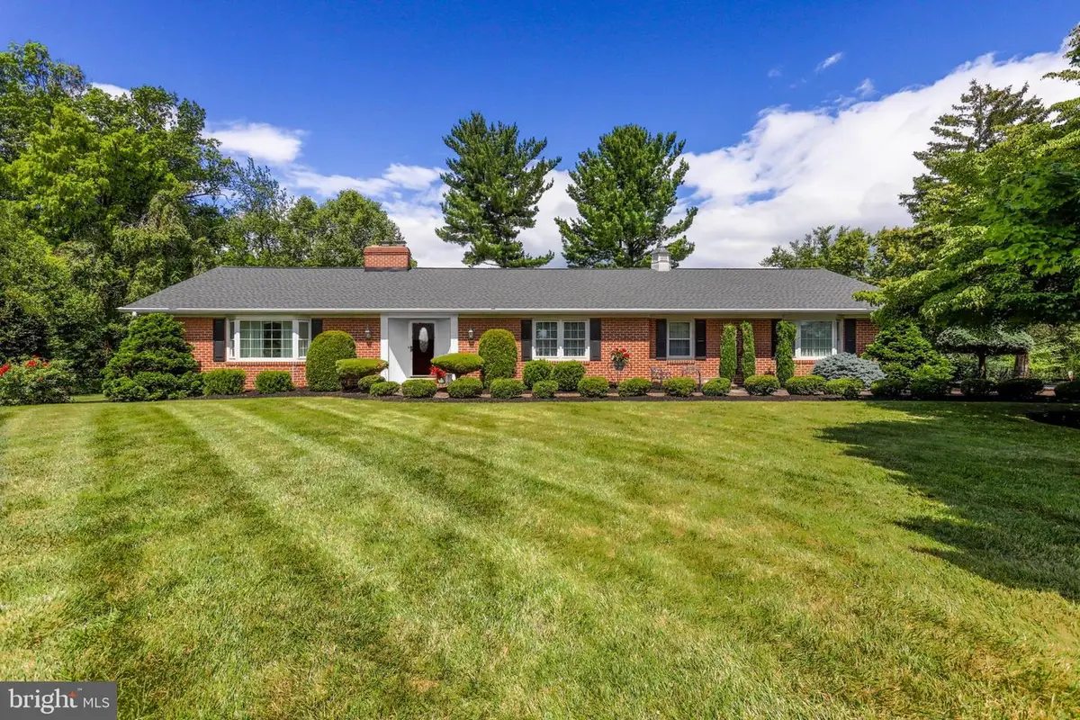 325 Overhill Dr, Chambersburg, PA 17202 - #1