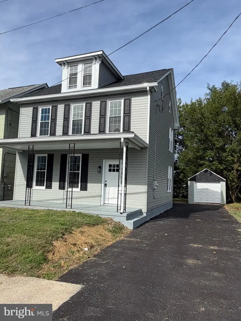 37 E 2nd St, Waynesboro, PA 17268 - #3