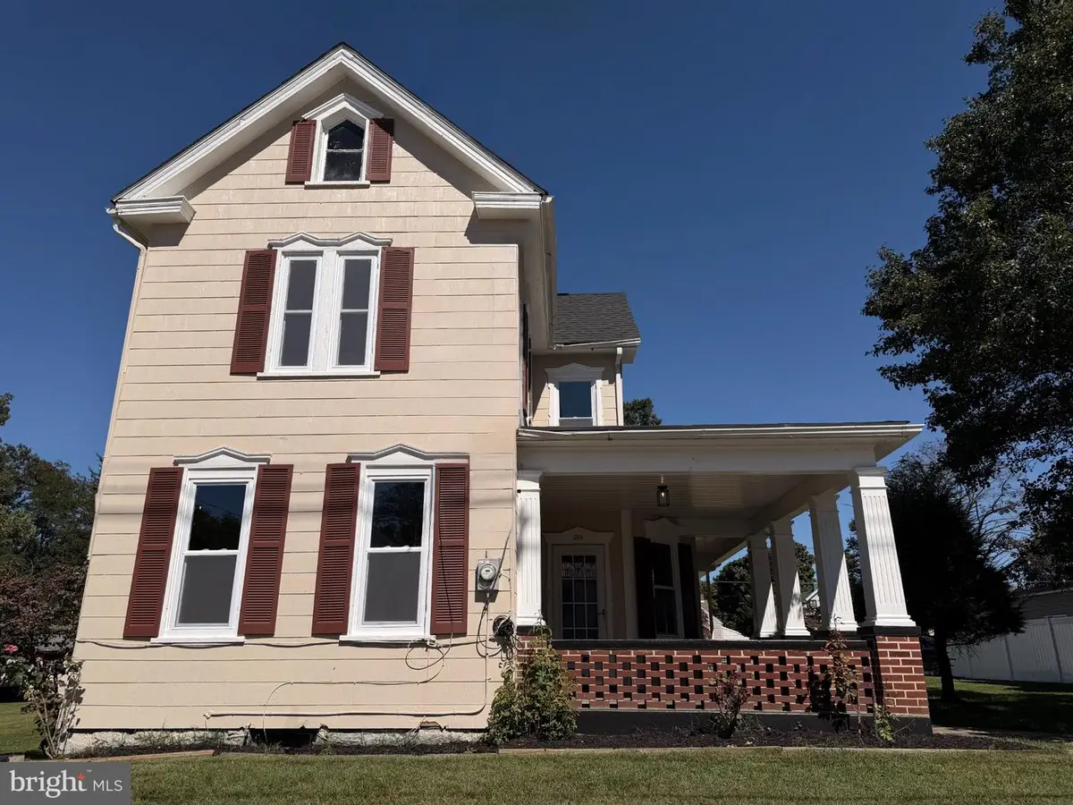 351 E Catherine St, Chambersburg, PA 17201 - #1