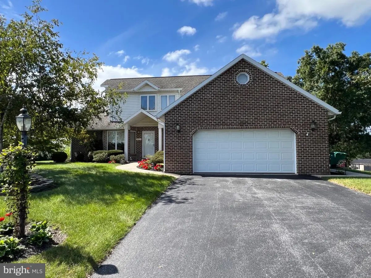 221 Topaz Dr, Chambersburg, PA 17202 - #1