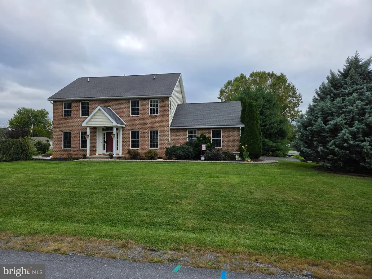 6460 Bellhurst Dr, Chambersburg, PA 17202 - #1