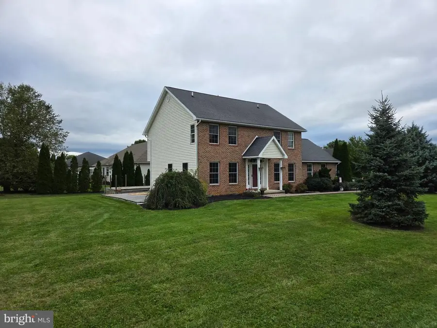 6460 Bellhurst Dr, Chambersburg, PA 17202 - #2