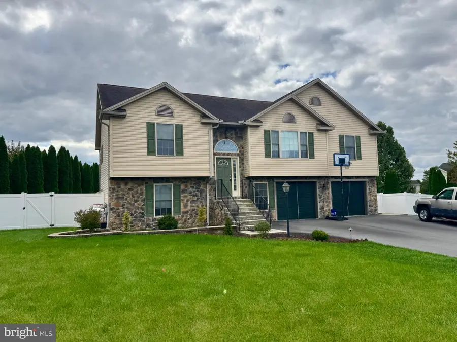 203 Grayson Cir, Shippensburg, PA 17257 - #3