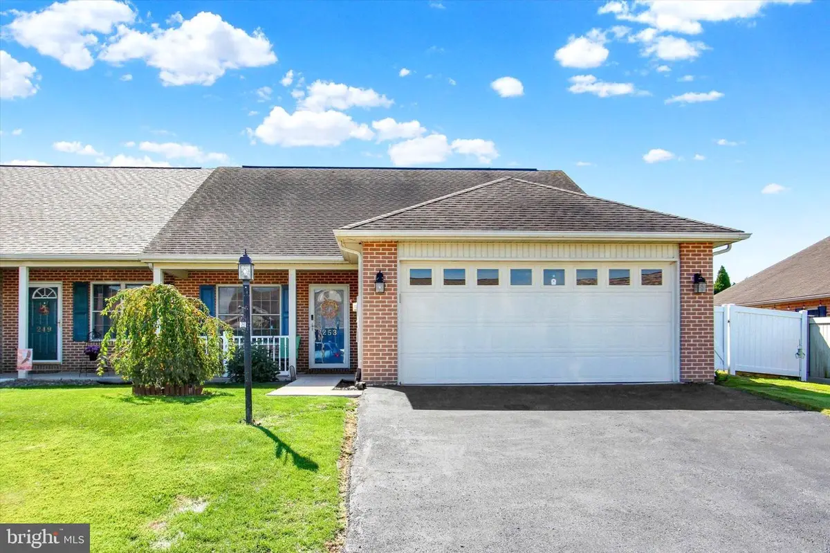 253 Lantern Ln, Chambersburg, PA 17201 - #1