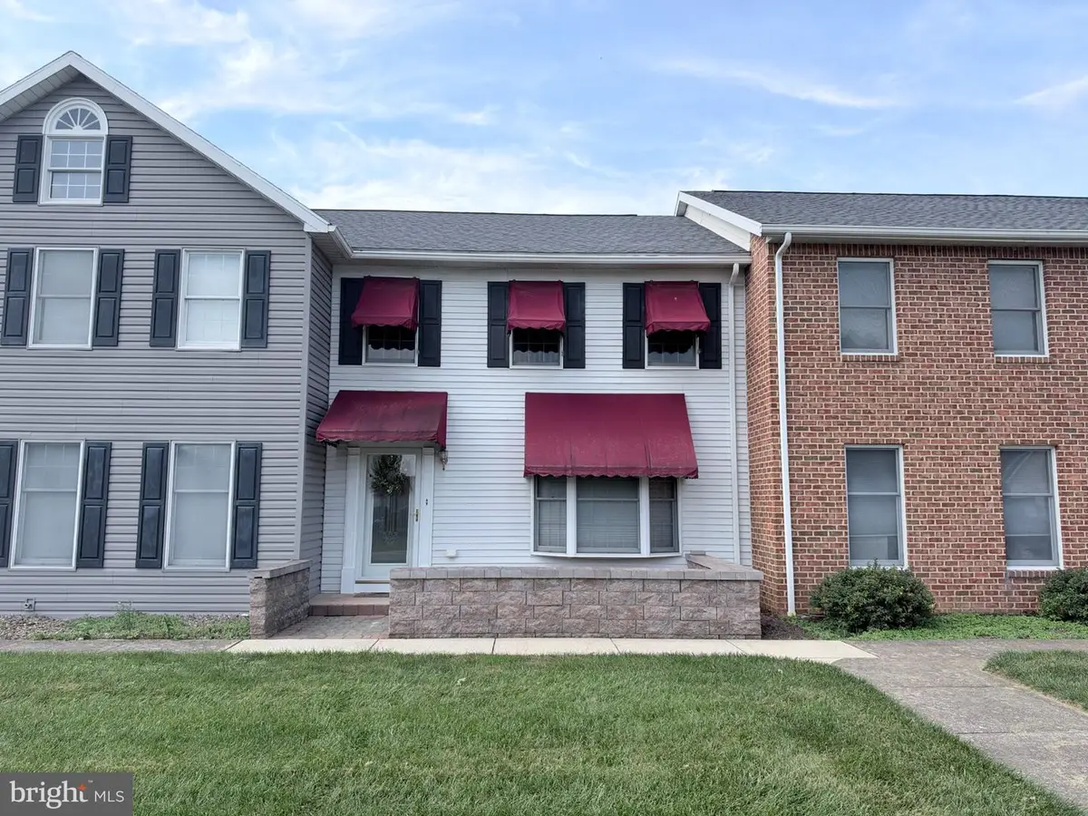 3585 Carnoustie Dr, Chambersburg, PA 17202 - #1