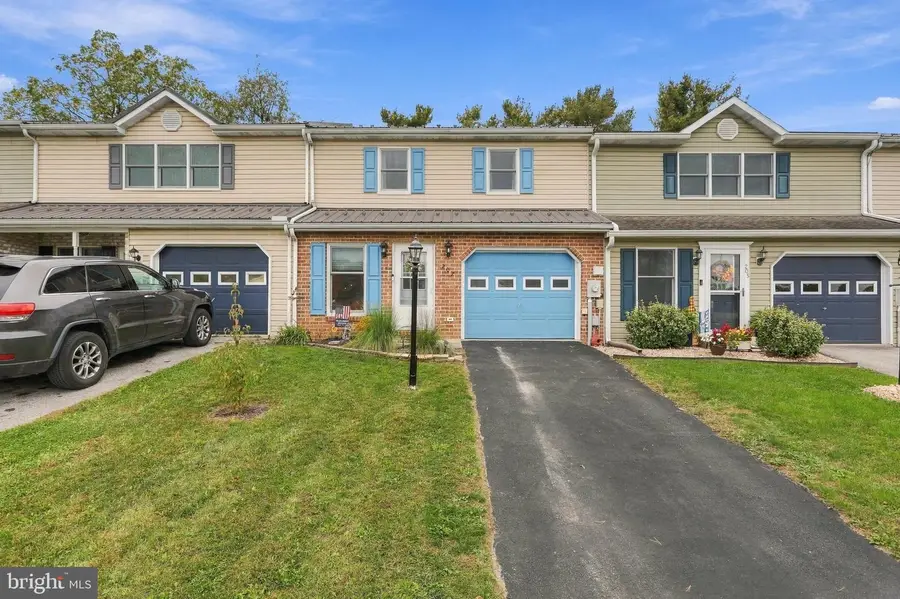 207 Baker And Russell Dr, Shippensburg, PA 17257 - #2