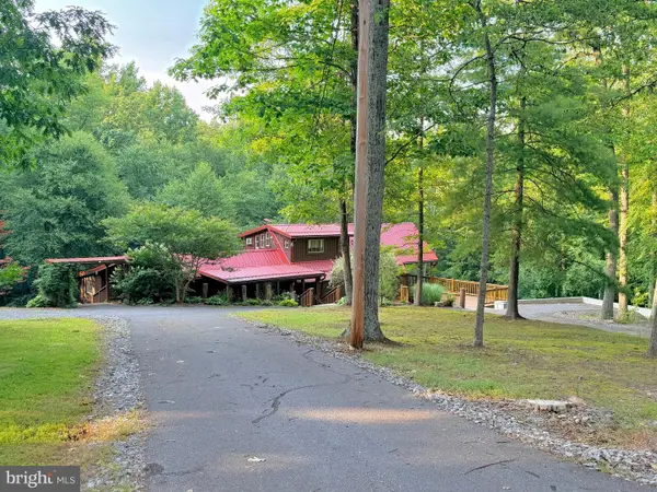 1249 Meadow Mountain Dr, MC CONNELLSBURG, PA 17233